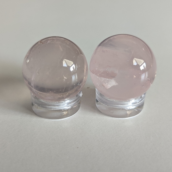 Rose quartz Mini Sphere - Picture 1 of 2